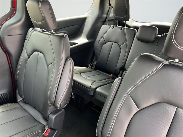 2026 Chrysler Pacifica Select AWD