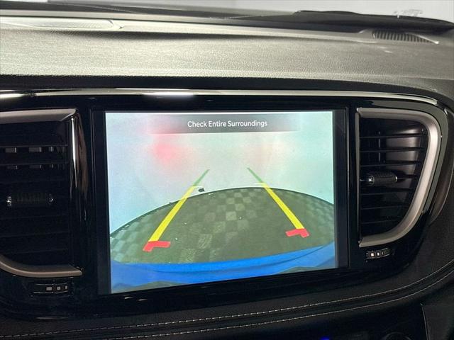 2026 Chrysler Pacifica Select AWD