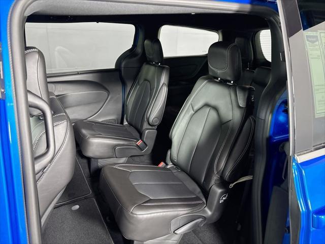 2026 Chrysler Pacifica Select AWD