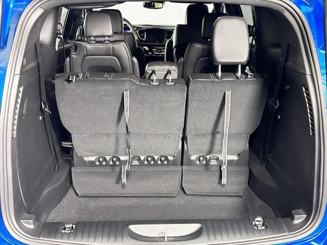 2026 Chrysler Pacifica Select AWD