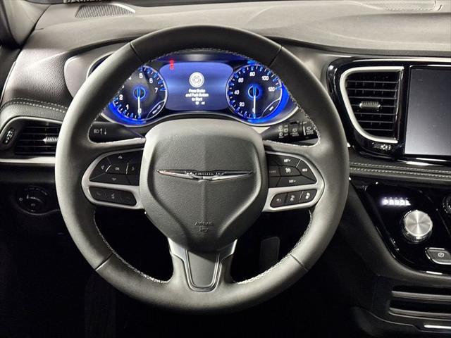 2026 Chrysler Pacifica Select AWD