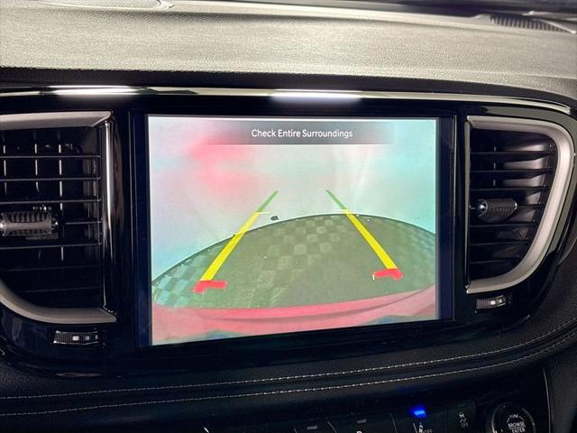 2026 Chrysler Pacifica Select AWD
