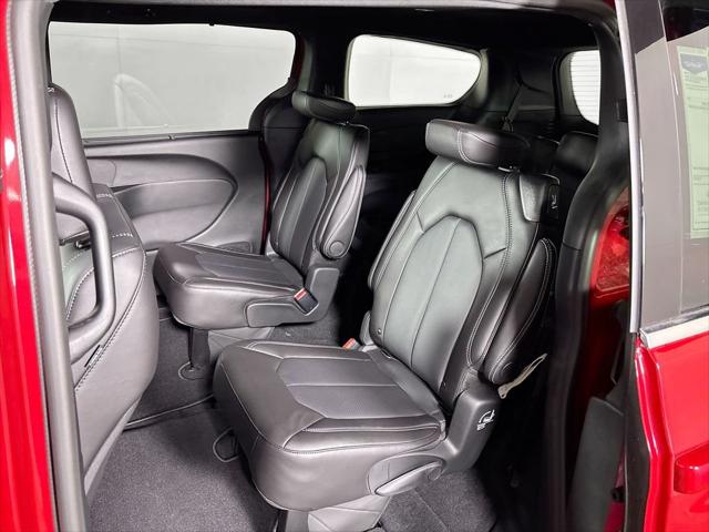 2026 Chrysler Pacifica Select AWD