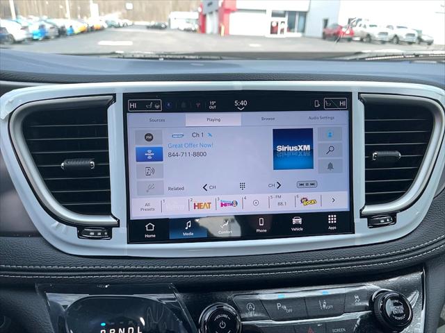 2026 Chrysler Pacifica Select