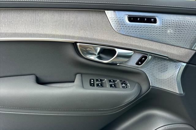 2026 Volvo XC90 Plug-In Hybrid Ultra Dark Theme, T8 AWD, Electric/Gasoline, 6 Seats
