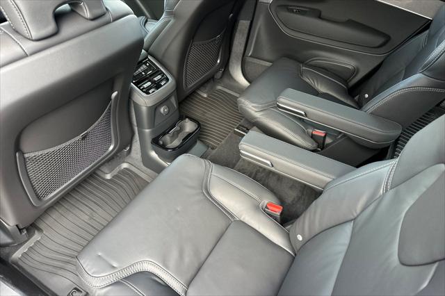 2026 Volvo XC90 Plug-In Hybrid Ultra Dark Theme, T8 AWD, Electric/Gasoline, 6 Seats
