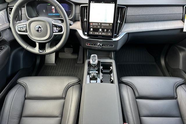 2026 Volvo XC90 Plug-In Hybrid Ultra Dark Theme, T8 AWD, Electric/Gasoline, 6 Seats