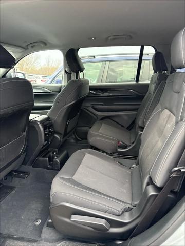 2023 Jeep Grand Cherokee L Laredo 4x4