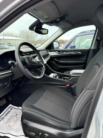 2023 Jeep Grand Cherokee L Laredo 4x4