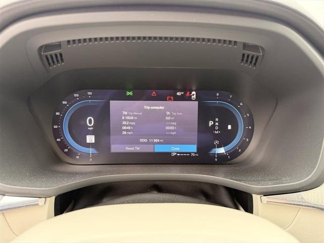 2024 Volvo XC60 B5 Ultimate Dark Theme