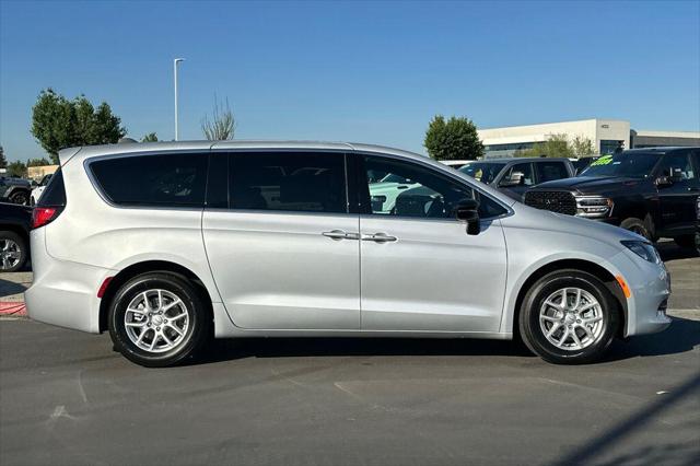 2026 Chrysler Voyager Voyager Lx