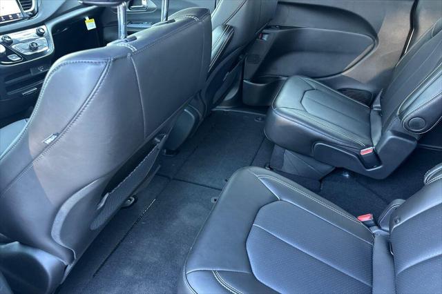 2026 Chrysler Voyager Voyager Lx