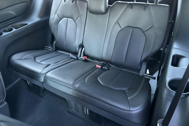 2026 Chrysler Voyager Voyager Lx