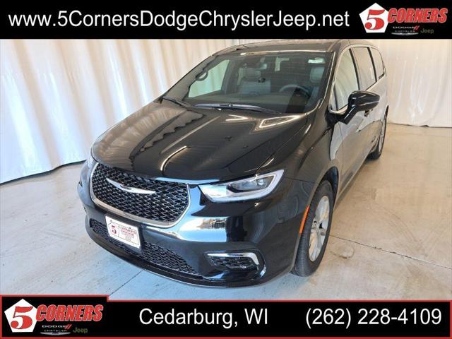 2026 Chrysler Pacifica Select AWD for sale in  Cedarburg, WI