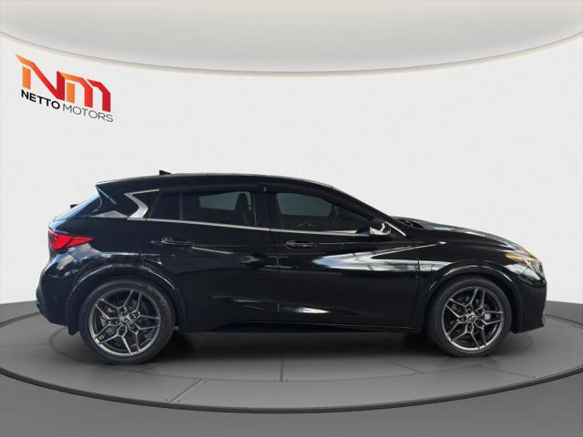 2017 INFINITI QX30 Sport