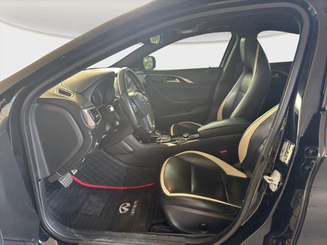 2017 INFINITI QX30 Sport