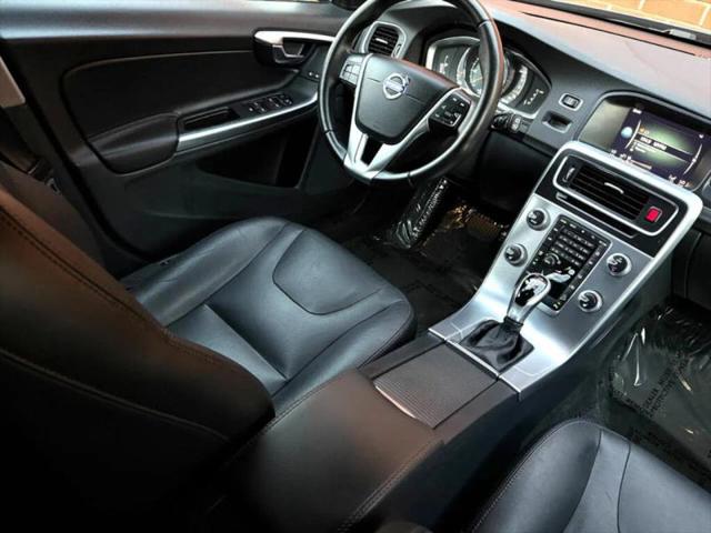 2017 Volvo V60 Cross Country T5
