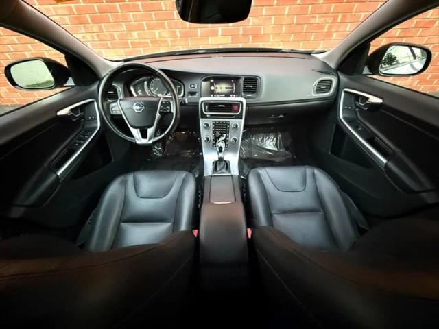 2017 Volvo V60 Cross Country T5