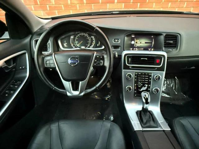 2017 Volvo V60 Cross Country T5