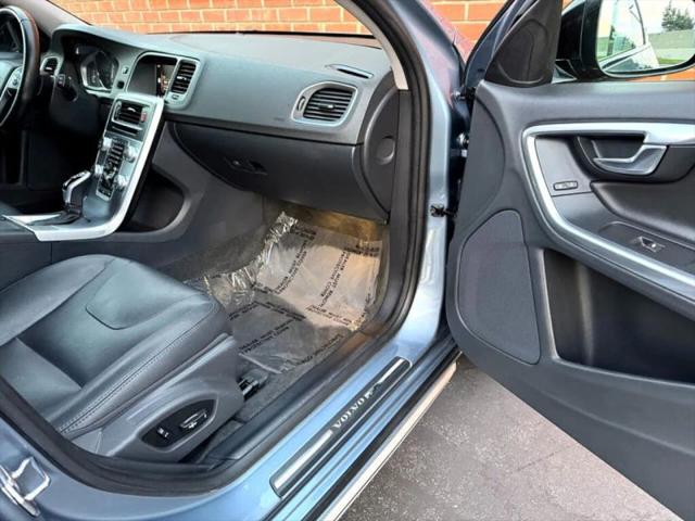 2017 Volvo V60 Cross Country T5