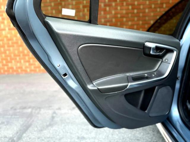 2017 Volvo V60 Cross Country T5