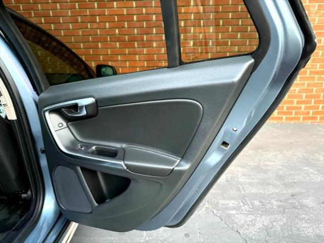 2017 Volvo V60 Cross Country T5