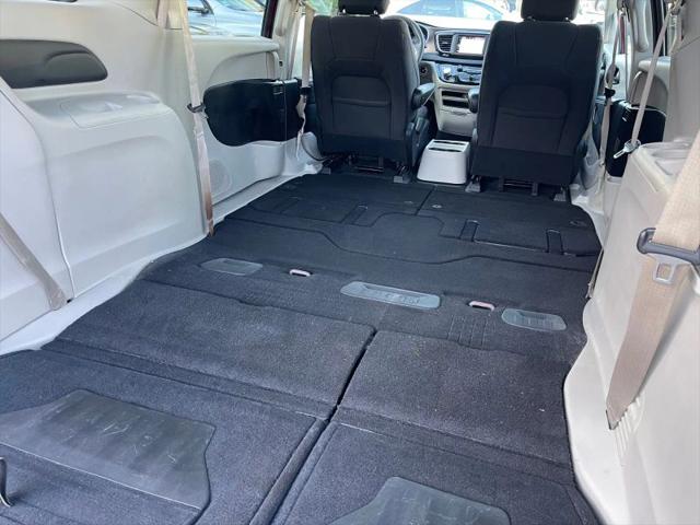 2022 Chrysler Voyager LX