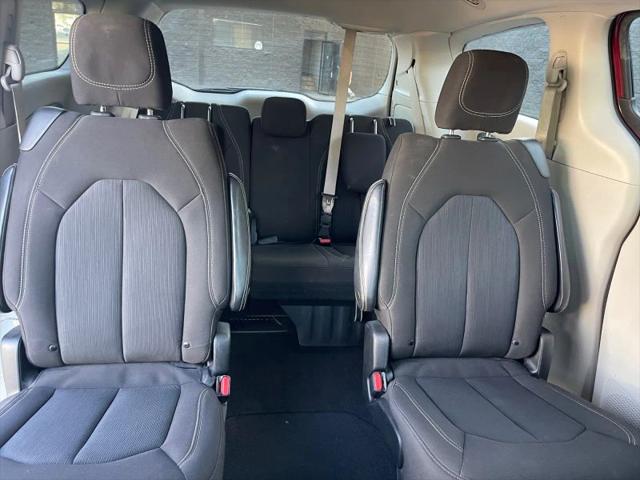 2022 Chrysler Voyager LX