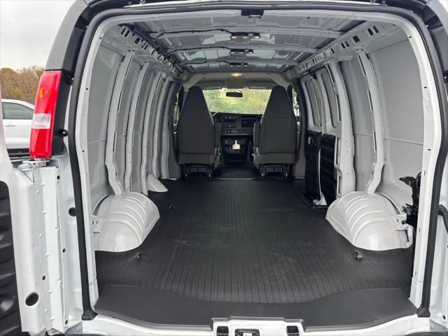2025 Chevrolet Express Cargo Van RWD 2500 Regular Wheelbase WT