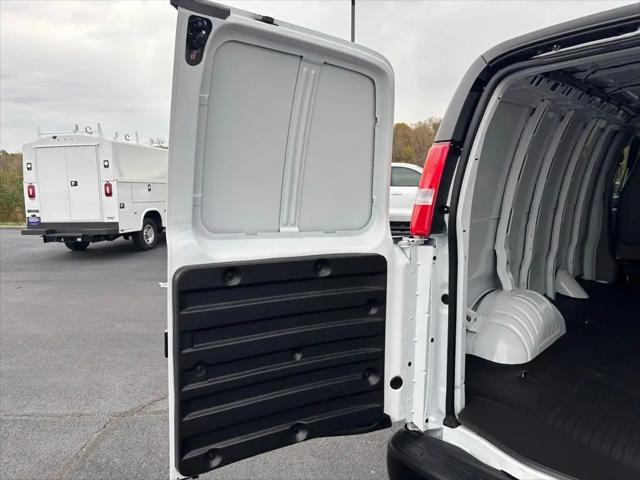 2025 Chevrolet Express Cargo Van RWD 2500 Regular Wheelbase WT