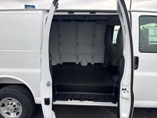 2025 Chevrolet Express Cargo Van RWD 2500 Regular Wheelbase WT