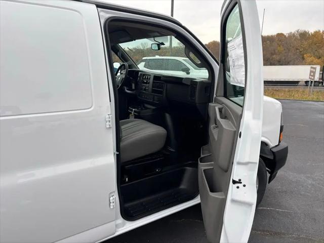 2025 Chevrolet Express Cargo Van RWD 2500 Regular Wheelbase WT