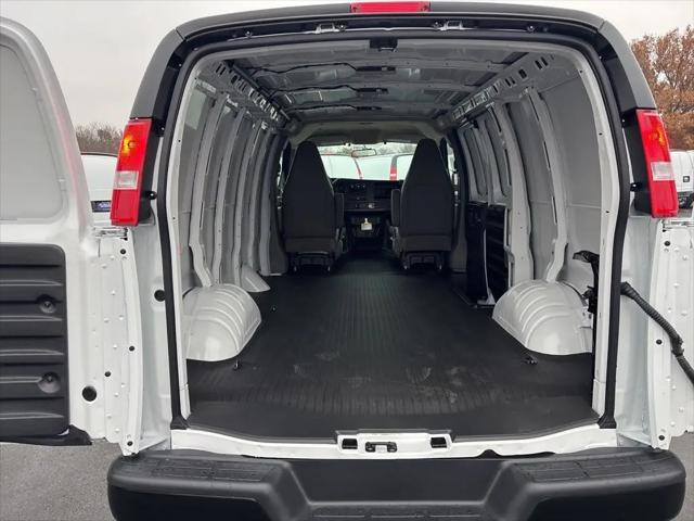 2025 Chevrolet Express Cargo Van RWD 2500 Regular Wheelbase WT