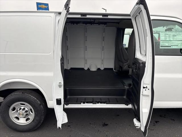 2025 Chevrolet Express Cargo Van RWD 2500 Regular Wheelbase WT