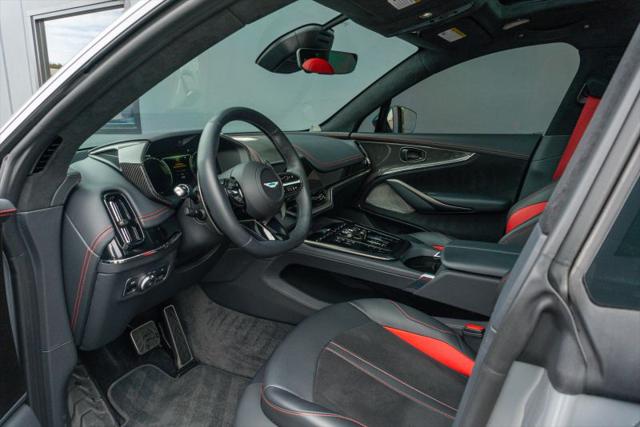 2025 Aston Martin DBX 707