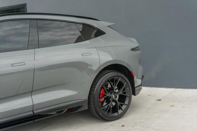 2025 Aston Martin DBX 707