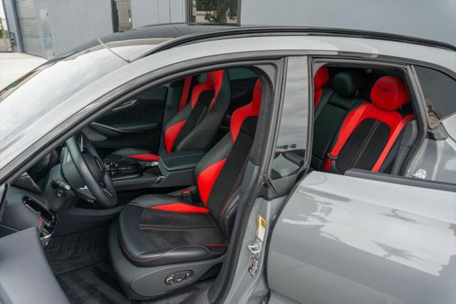 2025 Aston Martin DBX 707