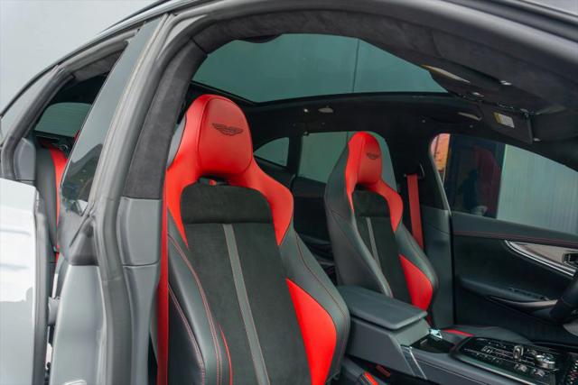 2025 Aston Martin DBX 707