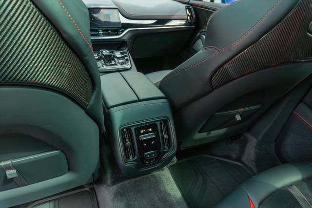 2025 Aston Martin DBX 707