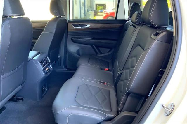2026 Volkswagen Atlas SE with Technology