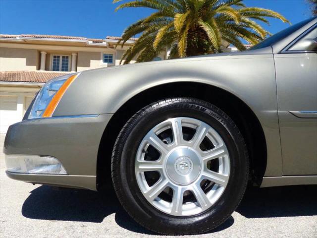 2011 Cadillac DTS Standard