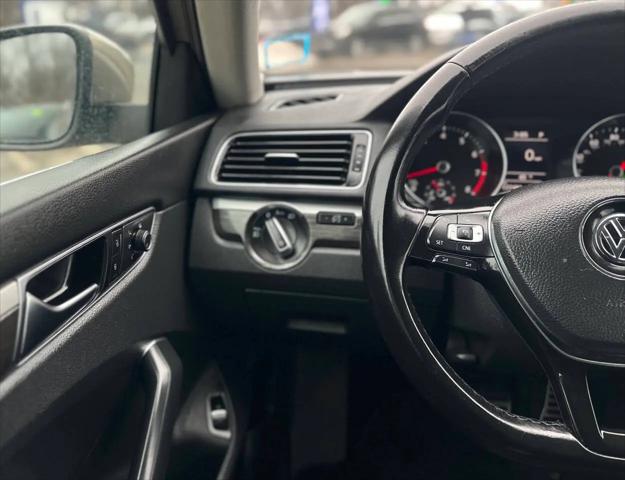 2016 Volkswagen Passat 1.8T SEL