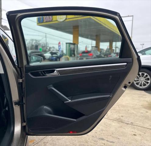 2016 Volkswagen Passat 1.8T SEL