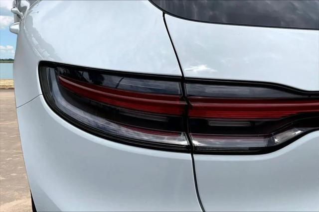 2020 Porsche Macan Macan