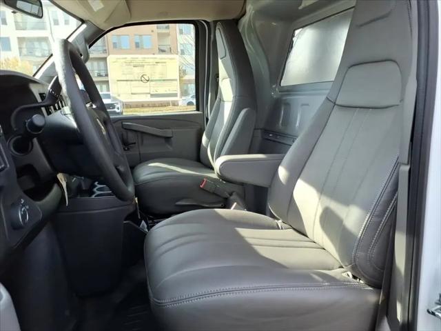 2026 Chevrolet Express Cargo Van 2500 Regular Wheelbase, WT, RWD