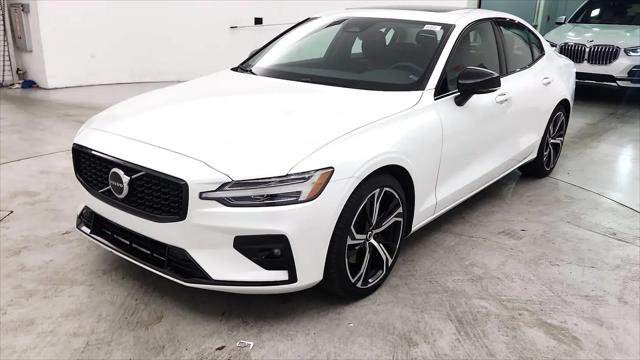 2023 Volvo S60 B5 Core Dark Theme