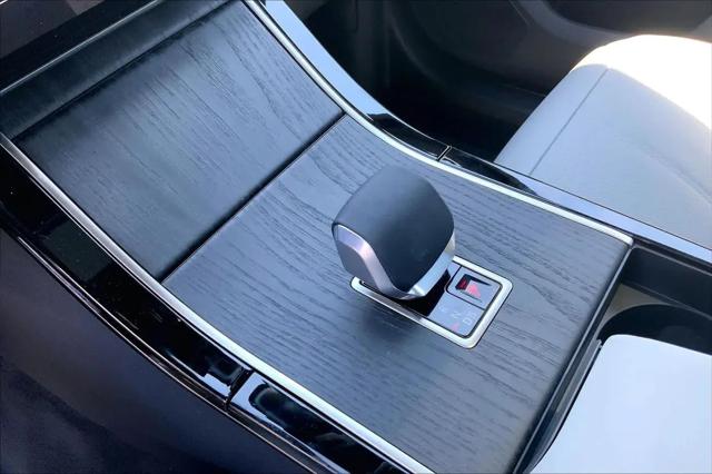 2026 Land Rover Range Rover Velar P250 Dynamic SE