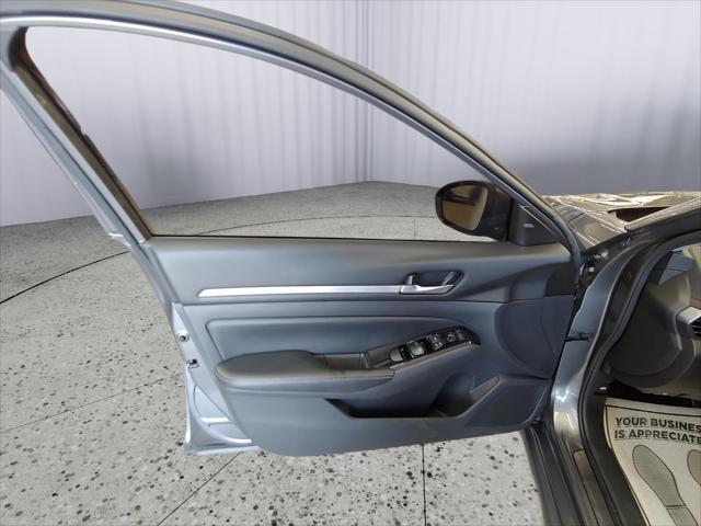 2024 Nissan Altima SL FWD