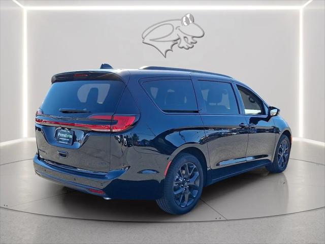 2026 Chrysler Pacifica Select AWD