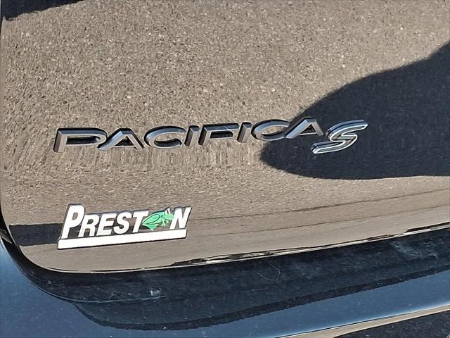 2026 Chrysler Pacifica Select AWD